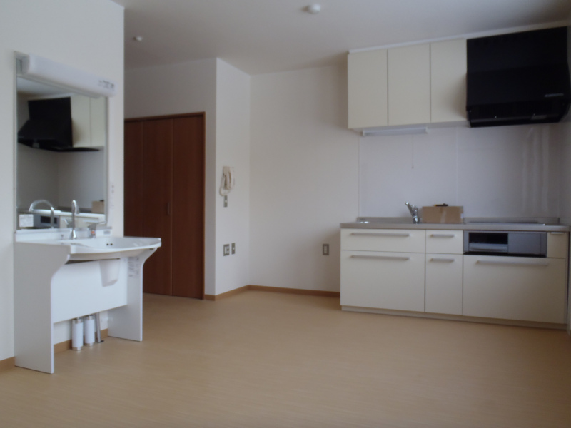 入居部屋（キッチン、風呂、トイレ、洗面付)